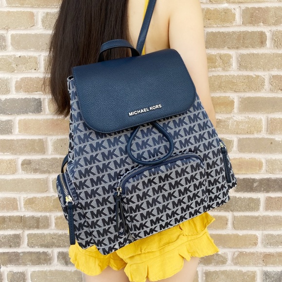 BUNDLE 👜💕-Michael Kors Backpack & wristlet - Picture 2 of 8